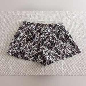 🎀$5 High Waist Feather Patterned Shorts in Black and White with Purple Print